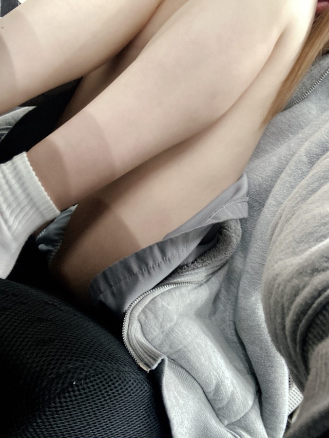 ６５