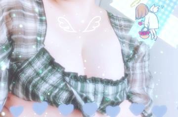 お胸揺らしてます♡